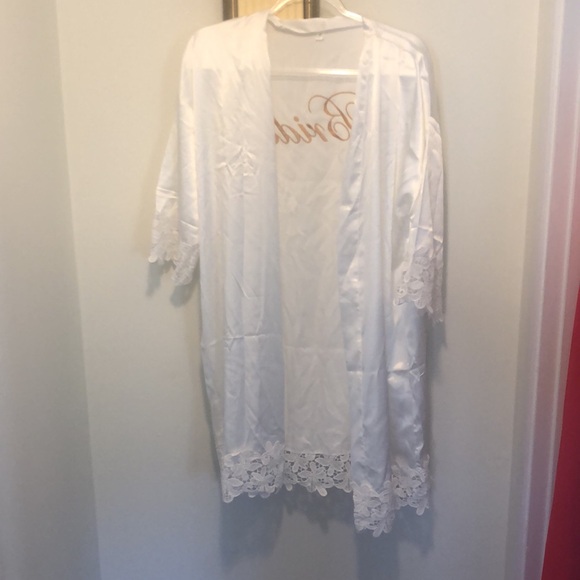 Women's Lace Trim Bride Kimono Robe never worn comes with matching white belt - Picture 4 of 7